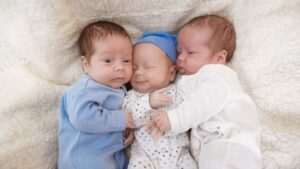 como-vestir-a-un-bebe-recien-nacido-en-verano