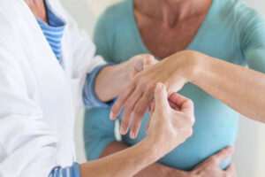 tratamiento-de-la-artritis-todo-lo-que-necesitas-saber