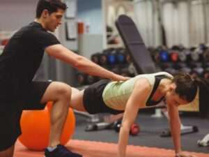 como-combinar-entrenamiento-personal-y-nutricion-para-bajar-de-peso