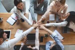 la-sinergia-en-las-empresas-como-potenciarla-para-el-exito-colectivo