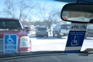 requisitos-para-solicitar-la-tarjeta-de-estacionamiento-para-personas-con-movilidad-reducida