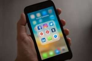 aprende-a-comentar-canciones-en-facebook-de-manera-efectiva