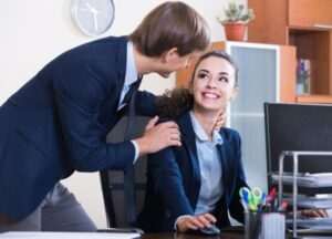 como-detectar-las-senales-de-atraccion-entre-companeros-de-trabajo