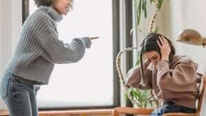 como-lidiar-con-un-hijo-mayor-de-edad-violento
