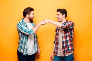 como-mejorar-la-relacion-entre-hermanos-adultos-con-problemas-de-convivencia