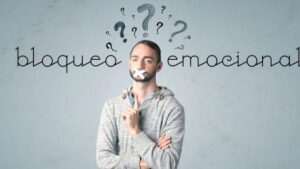 como-superar-el-bloqueo-al-hablar-y-la-perdida-de-palabras