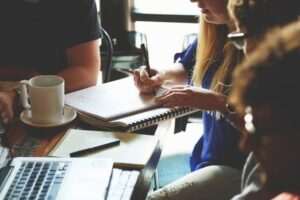 conoce-las-dimensiones-deberes-e-implicaciones-de-la-etica-profesional