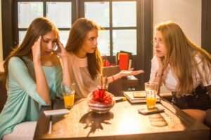 cuando-tus-amigas-te-dejan-de-lado-como-afrontar-la-situacion