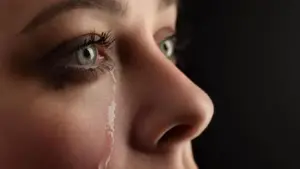 cuando-un-hombre-derrama-lagrimas-por-una-mujer-que-significa