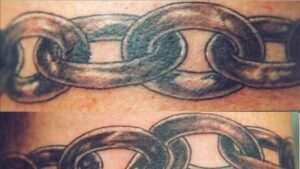 el-tatuaje-de-cadena-en-el-brazo-significado-y-disenos-populares