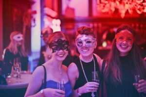 ideas-de-tematicas-para-fiestas-de-mujeres-adultas