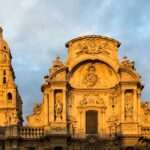 ¿Qué tipo de obra es la catedral de Murcia?