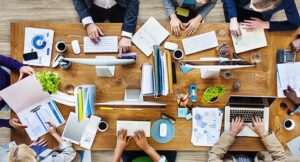 como-mejorar-la-colaboracion-entre-departamentos-en-grandes-empresas